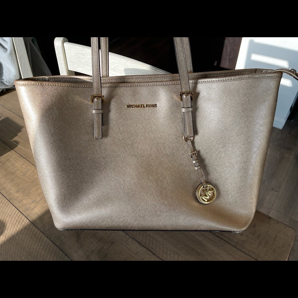 Michael Kors Jet Set Tote - Gold